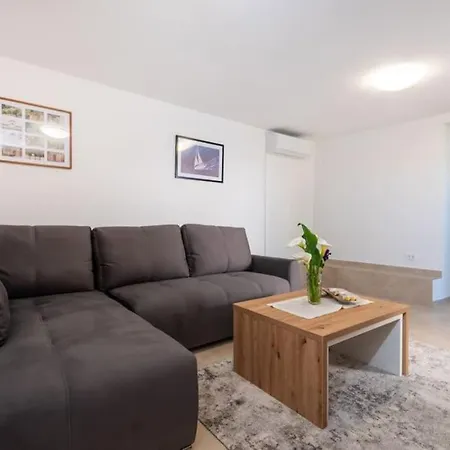 With Jacuzzi - By Ta Leut Agency בית נופש *