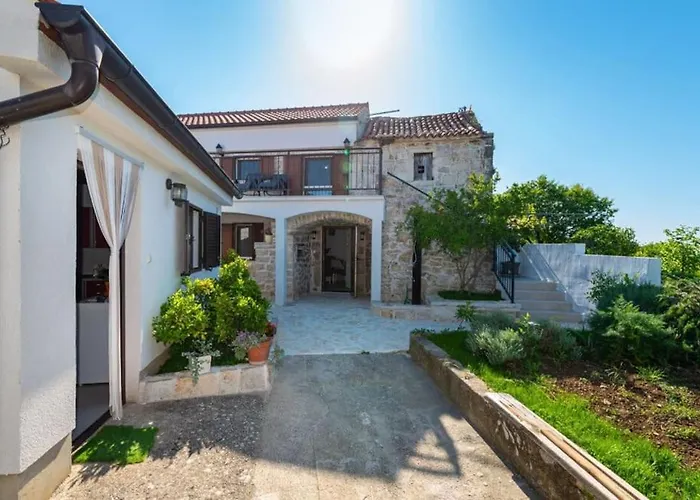 Дом отдыха With Jacuzzi - By Ta Leut Agency